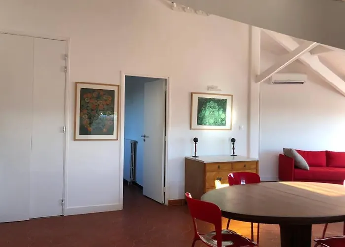Attique Saint Pierre - Dans Le Ciel Des Teinturiers